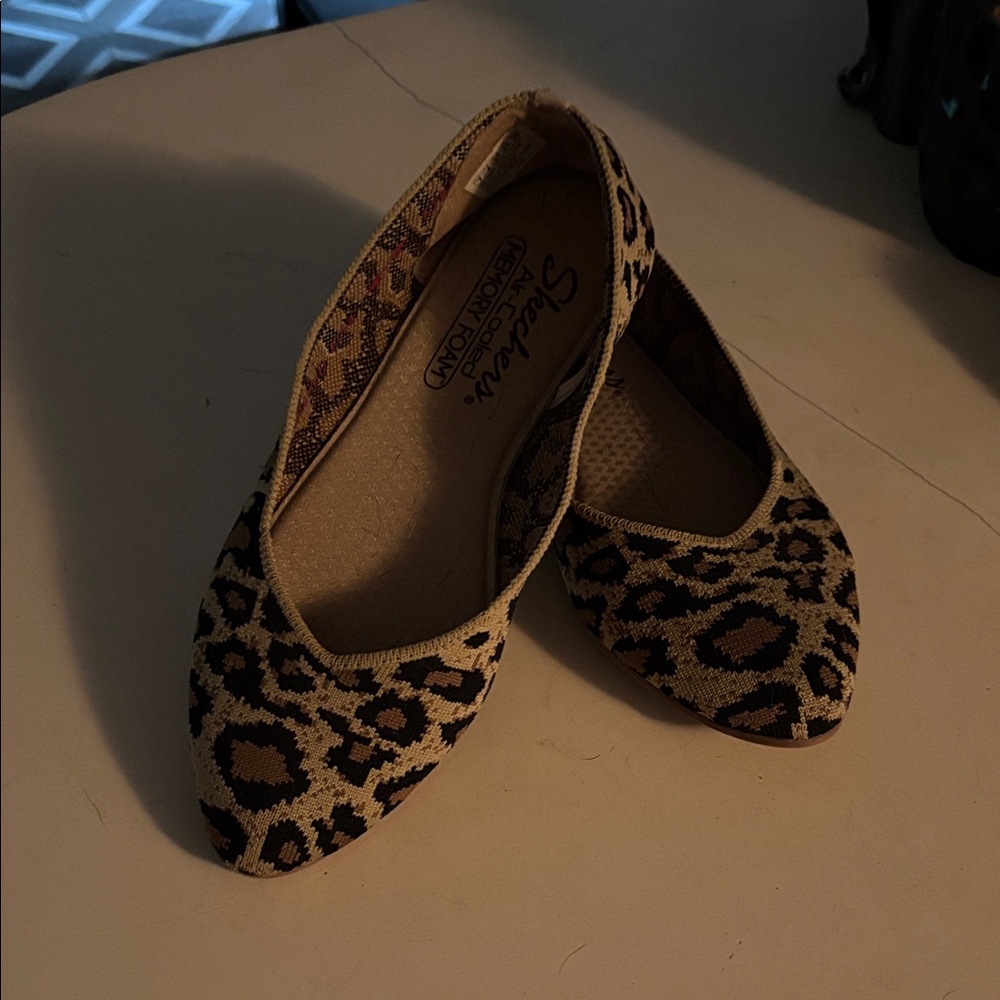 Skechers leopard print skimmers with memory foam